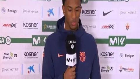 日本前国脚冈崎慎司重返斯图加特观赛